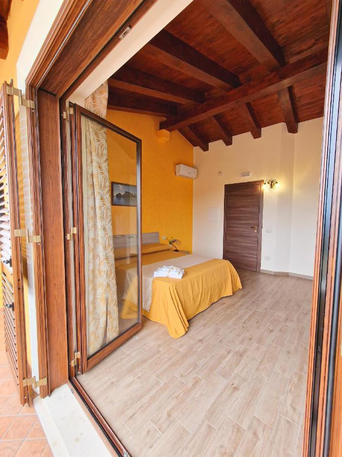 Agriturismo Bella Vista - Da Carmelo Санта Тереза ди Рива Екстериор снимка