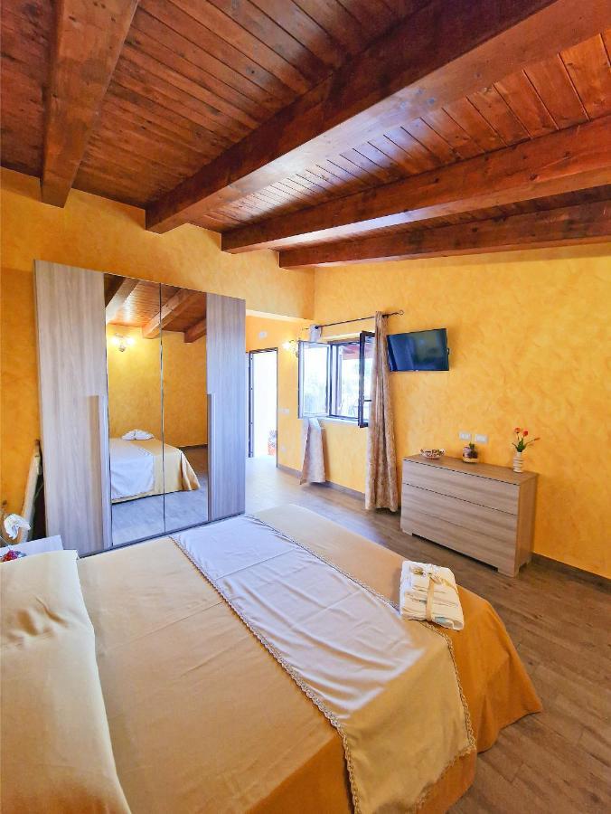 Agriturismo Bella Vista - Da Carmelo Санта Тереза ди Рива Екстериор снимка