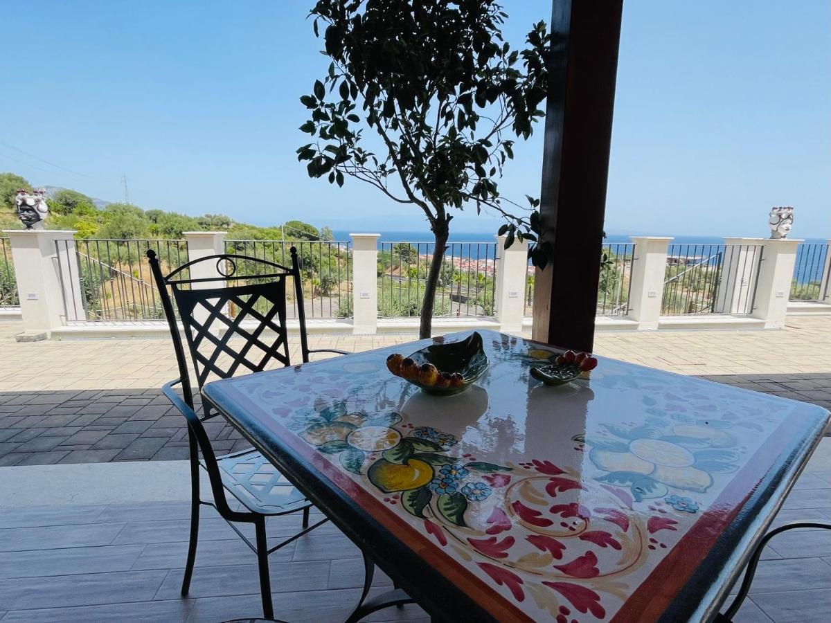 Agriturismo Bella Vista - Da Carmelo Санта Тереза ди Рива Екстериор снимка