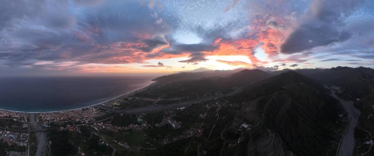 Agriturismo Bella Vista - Da Carmelo Санта Тереза ди Рива Екстериор снимка