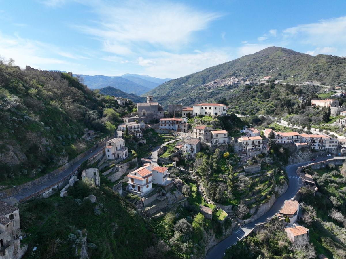 Agriturismo Bella Vista - Da Carmelo Санта Тереза ди Рива Екстериор снимка