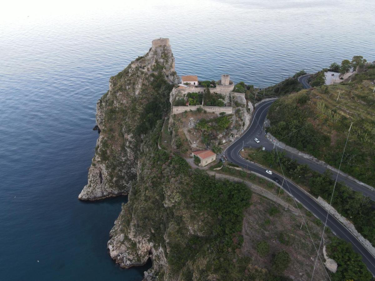 Agriturismo Bella Vista - Da Carmelo Санта Тереза ди Рива Екстериор снимка